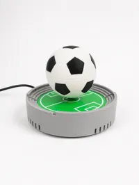 Schwebender Ball im Stadion