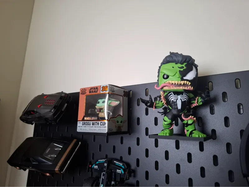 Skadis Funko Stand