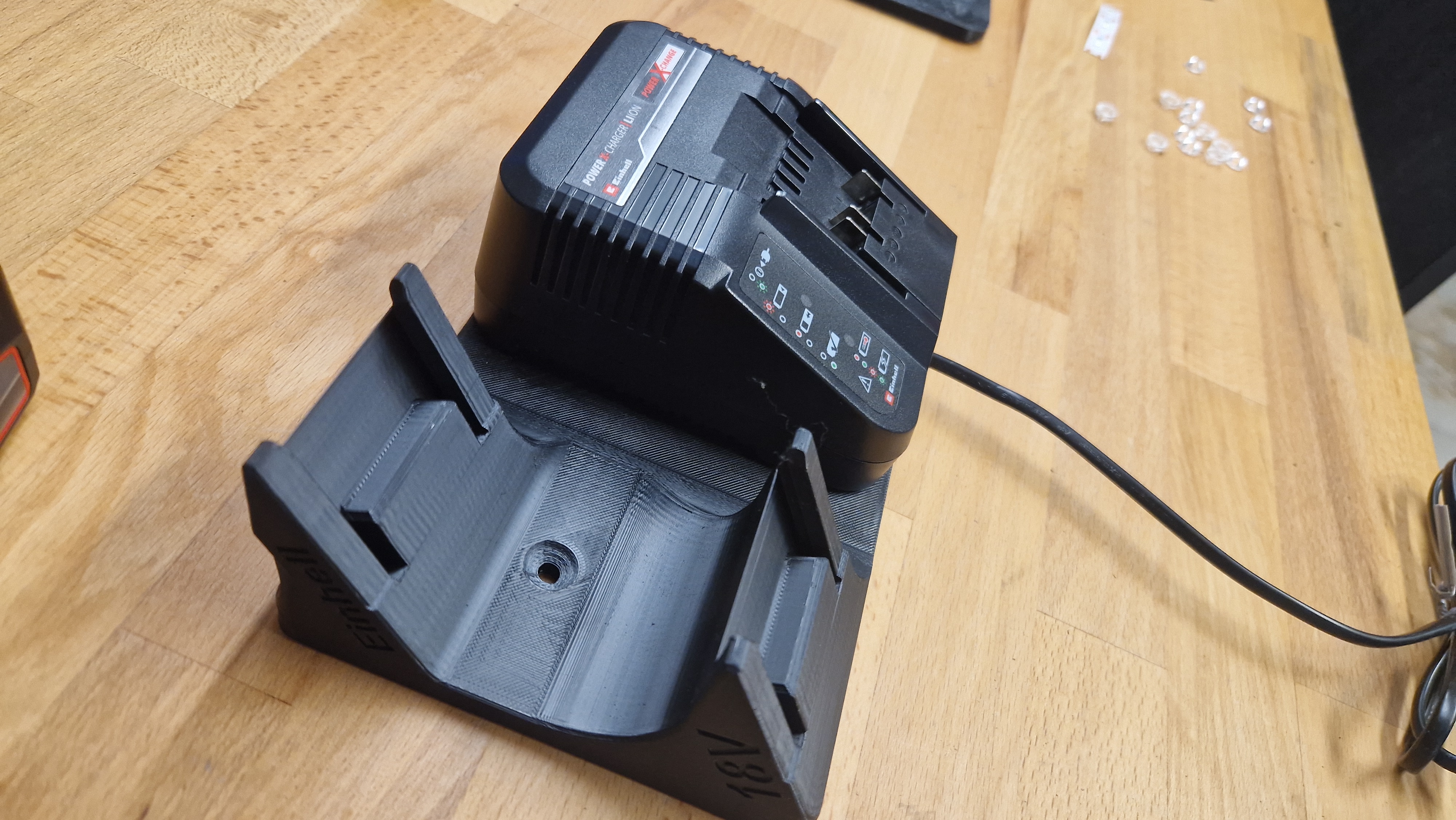Miniatura 2 do modelo 3D Einhell Charger + Battery Wallmount 2+1
