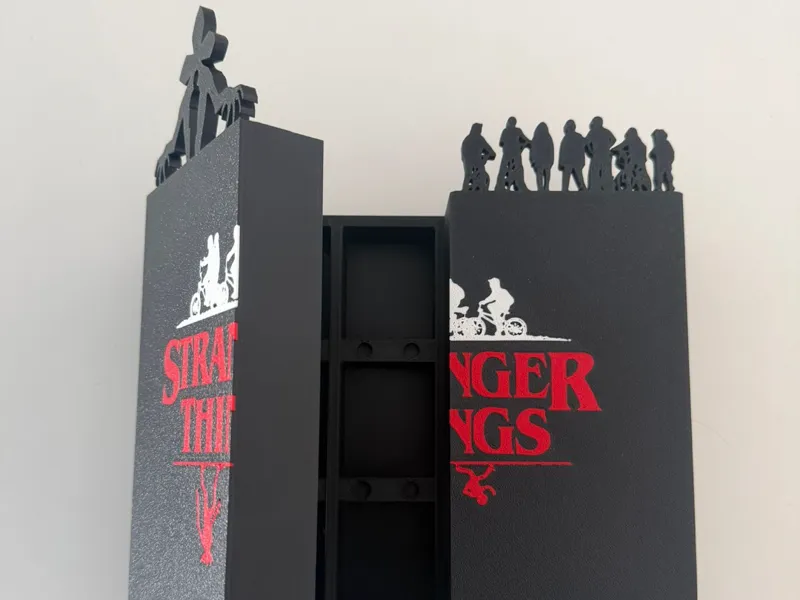 Stranger Things expositor new logo Funko KinderJoy
