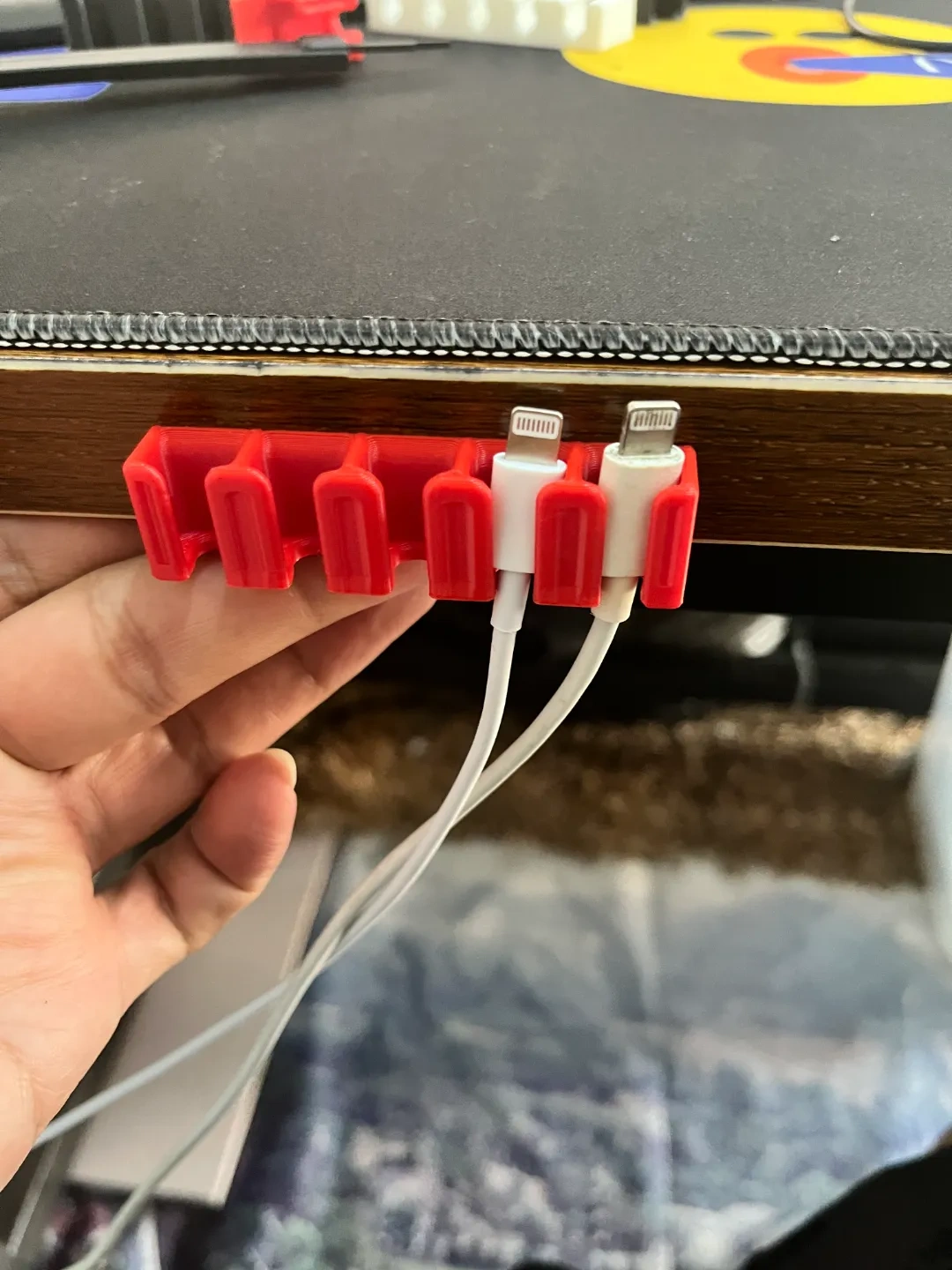 Miniatura 4 do modelo 3D 数据线收纳挂架；桌面数据线收纳器；桌面数据线收纳卡扣，