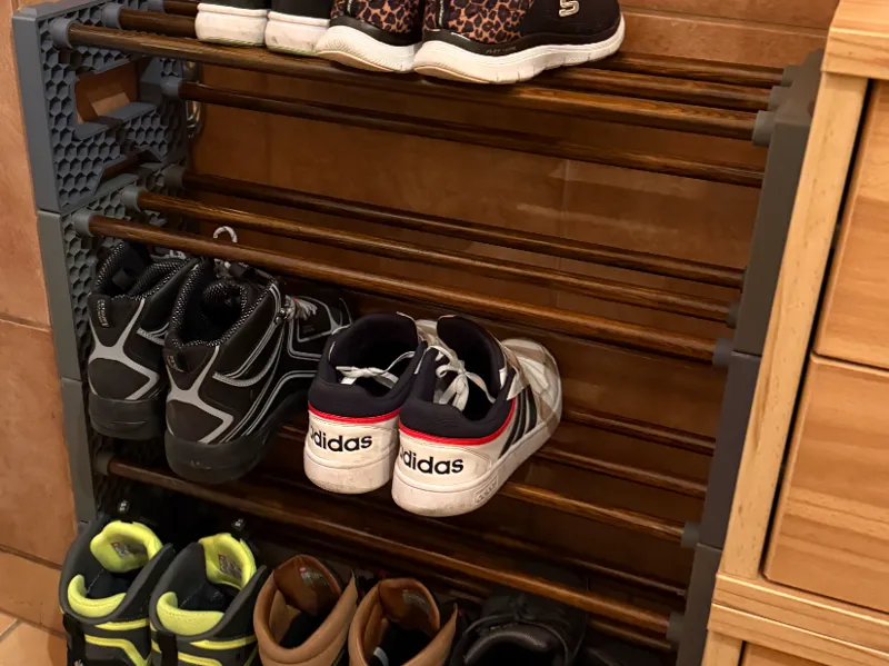 Stackable shoe rack with round wooden dowels