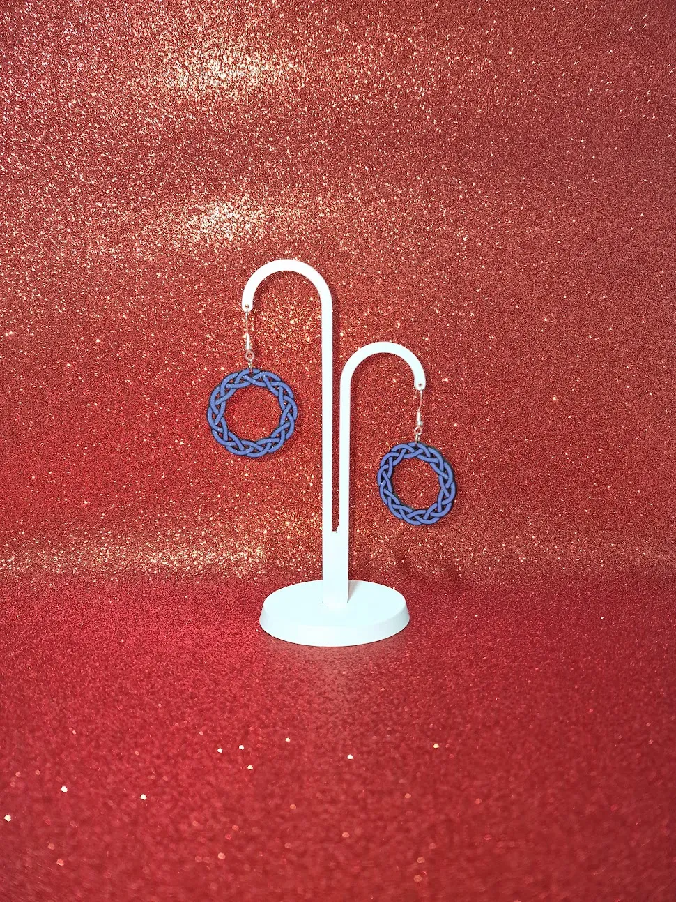 Round intertwining earrings view 3