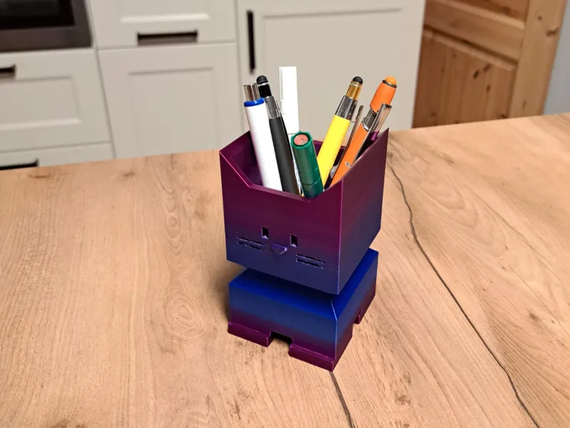 Cali Cat pen holder