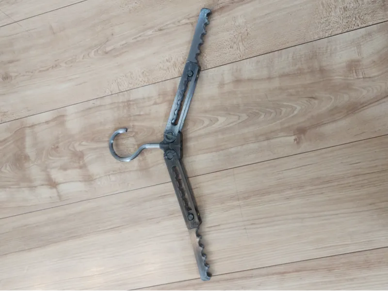 Folding hanger (Test Model)