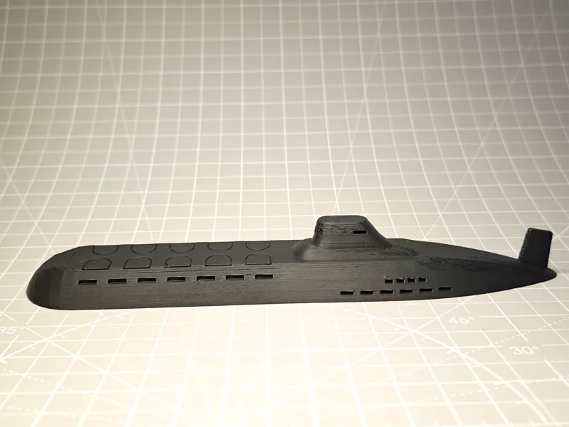 Nuclear submarine on the table核潜艇桌面摆件