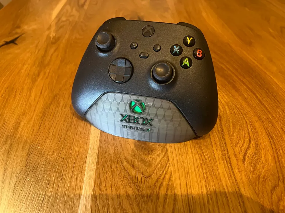 Smooth and clean Xbox Controller Stand Series X / Series S Remixed by