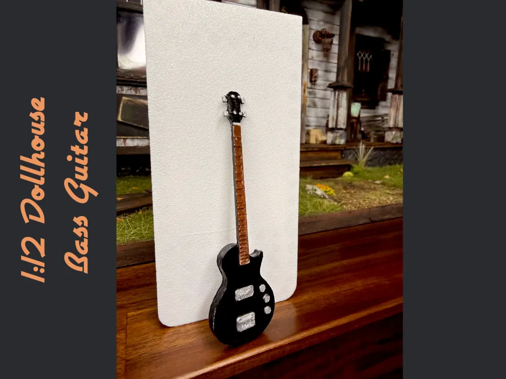 Figura decorativa: 1:12 Dollhouse Electric Bass Guitar. Referencia del modelo original.