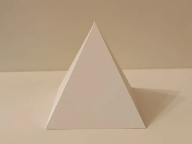 Piramide regolare geometrica per uso scolastico