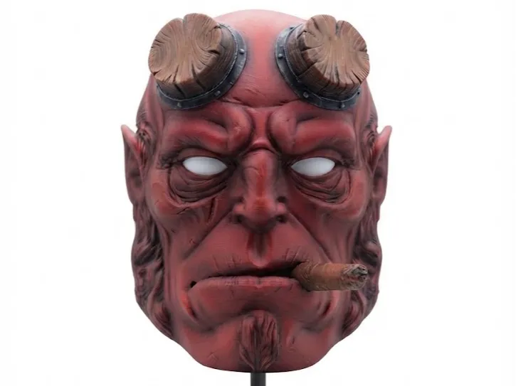 Pieza para disfraz o exhibición: HELLBOY MASK. Referencia del modelo original.