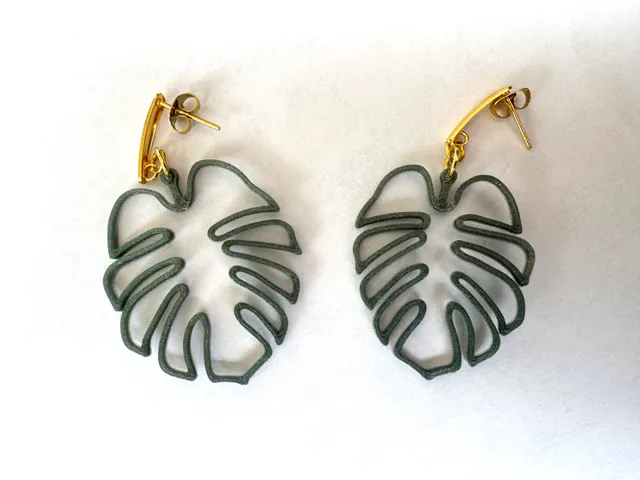 Monstera leaf line earrings