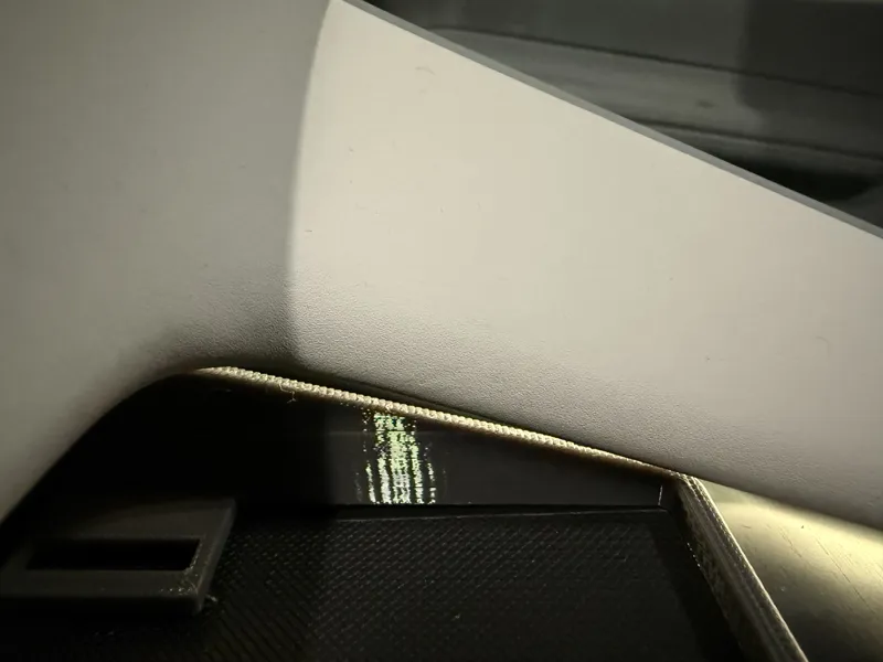 Polestar 4 Mobile Cradle Retaining Lip Normal Vers