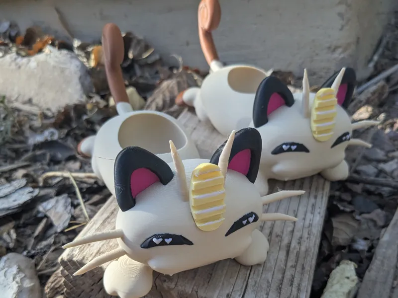 Meowth Coin and Dice Holder