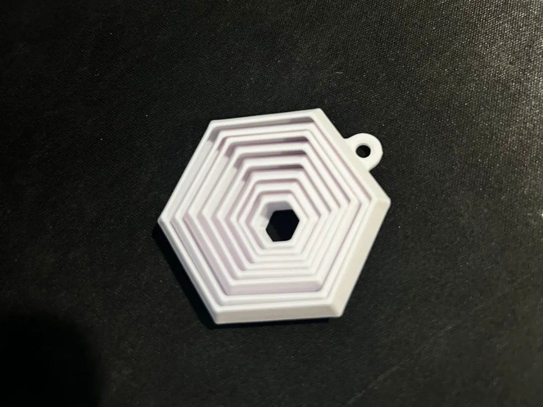 hexagonal fidget keychain,faster than the original Remixed by Rxlz.13 MakerWorld: Download Free 3D Models - 3D model önizlemesi
