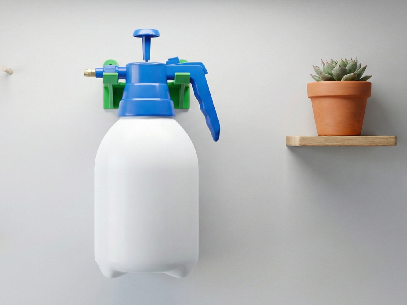 Wall Mount - 2L Chemical/Garden Pressure Sprayer 