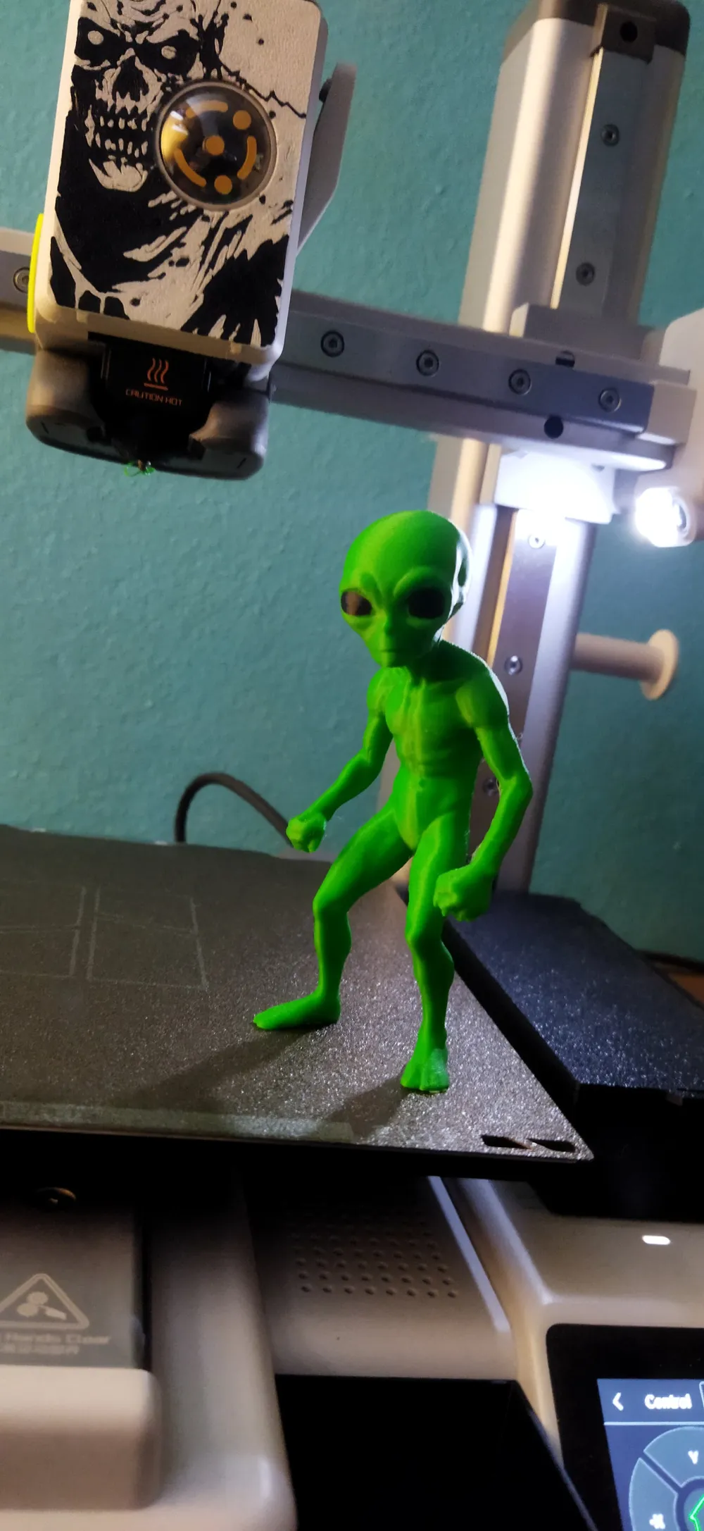 Alien Grumpy Standing Ground by MiguelJasus MakerWorld: Download Free ...