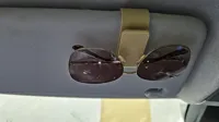 Clip porte-lunettes de soleil pour voiture — photo 1