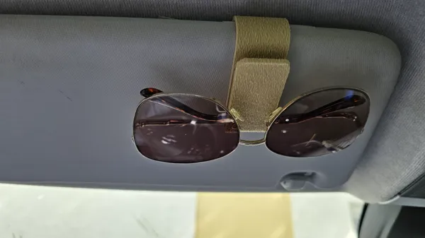 Clip porte-lunettes de soleil pour voiture