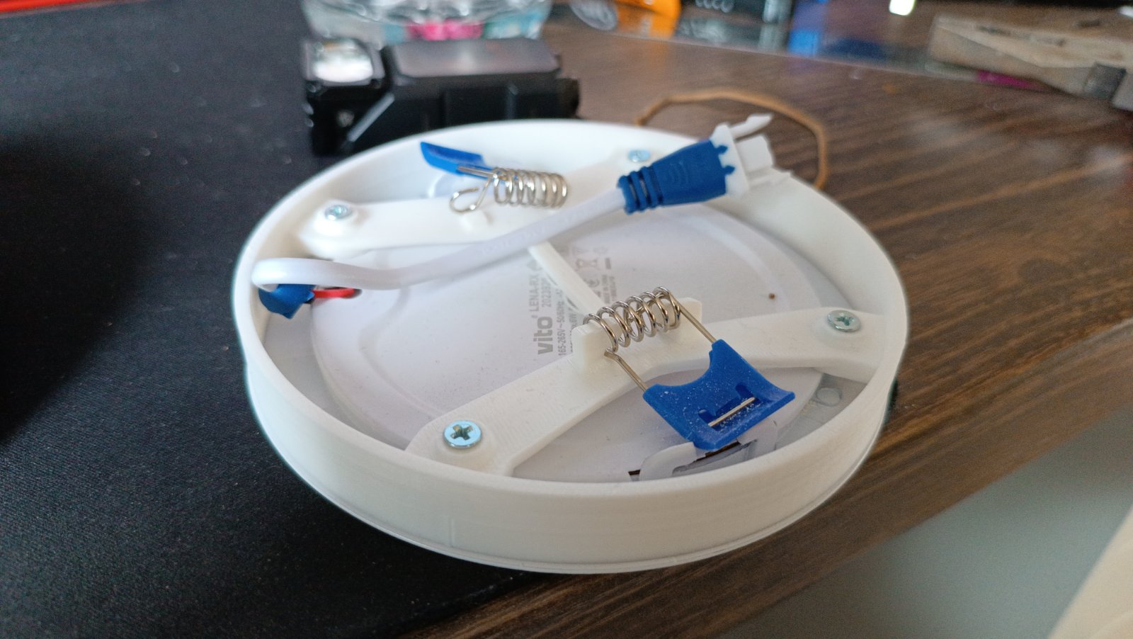 Miniatura 2 do modelo 3D Round LED Panel Light adapter Medium