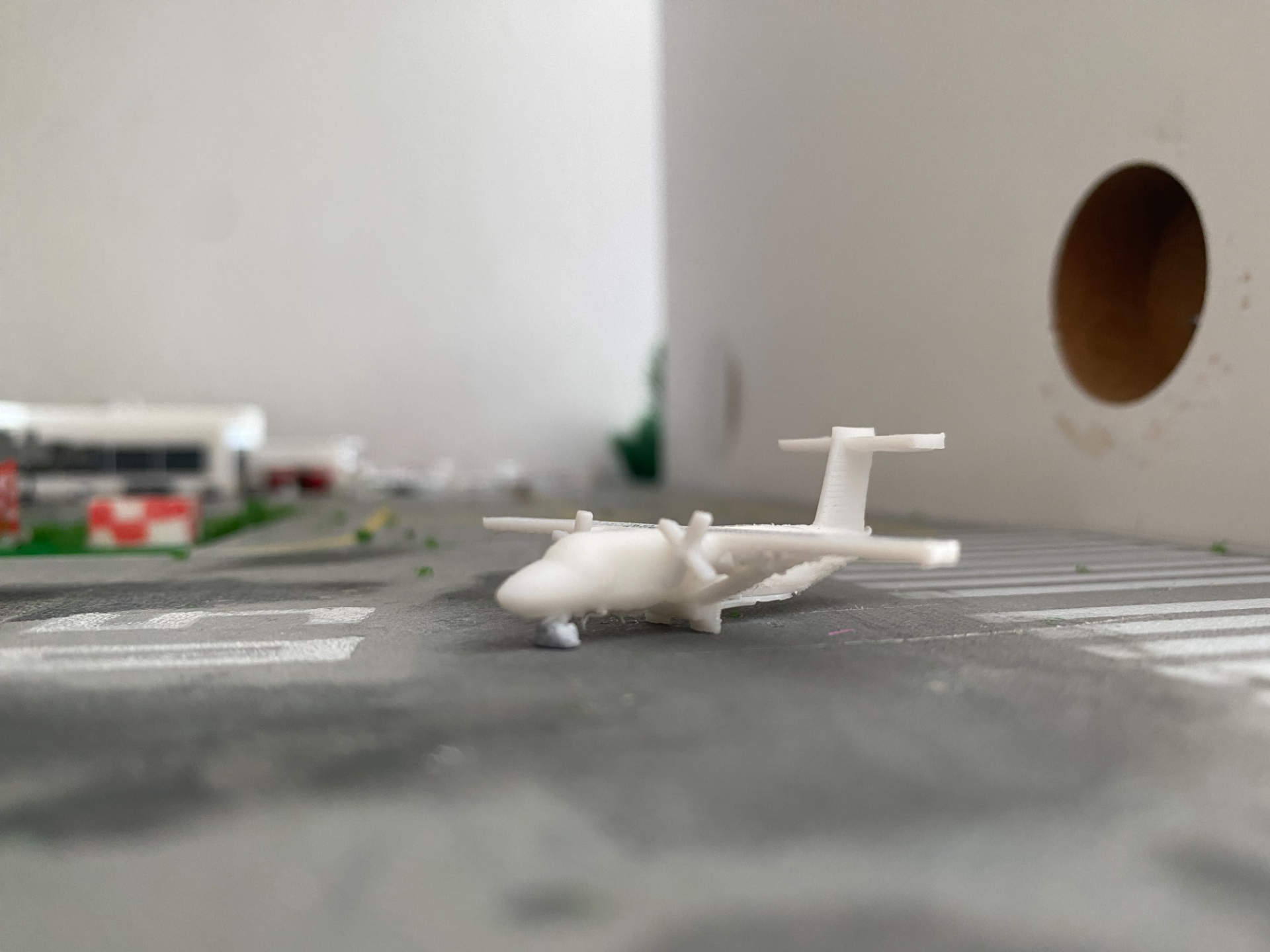 1:400 scale cessna 408 skycourier model