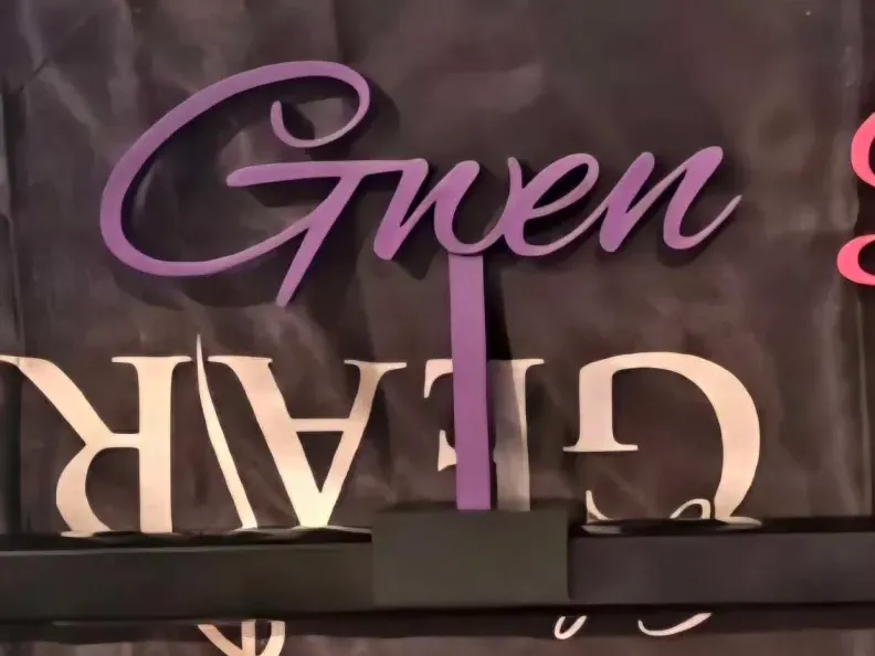 Gwen fits Glam'r Gear Standard 1in top bar