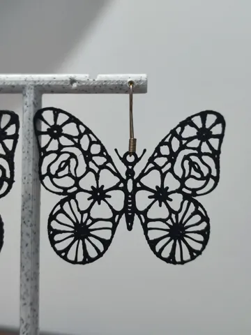 Pendientes: Aretes Mariposa Encaje de Rosas — vista de referencia 2