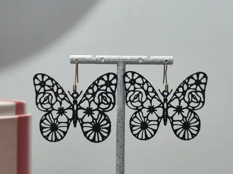Pendientes: Aretes Mariposa Encaje de Rosas — referencia de MakerWorld