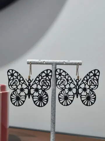 Pendientes: Aretes Mariposa Encaje de Rosas — vista de referencia 4