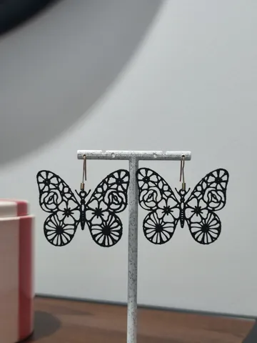 Pendientes: Aretes Mariposa Encaje de Rosas — vista de referencia 3