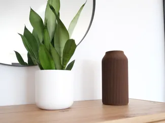 Minimalist ribbed vase 