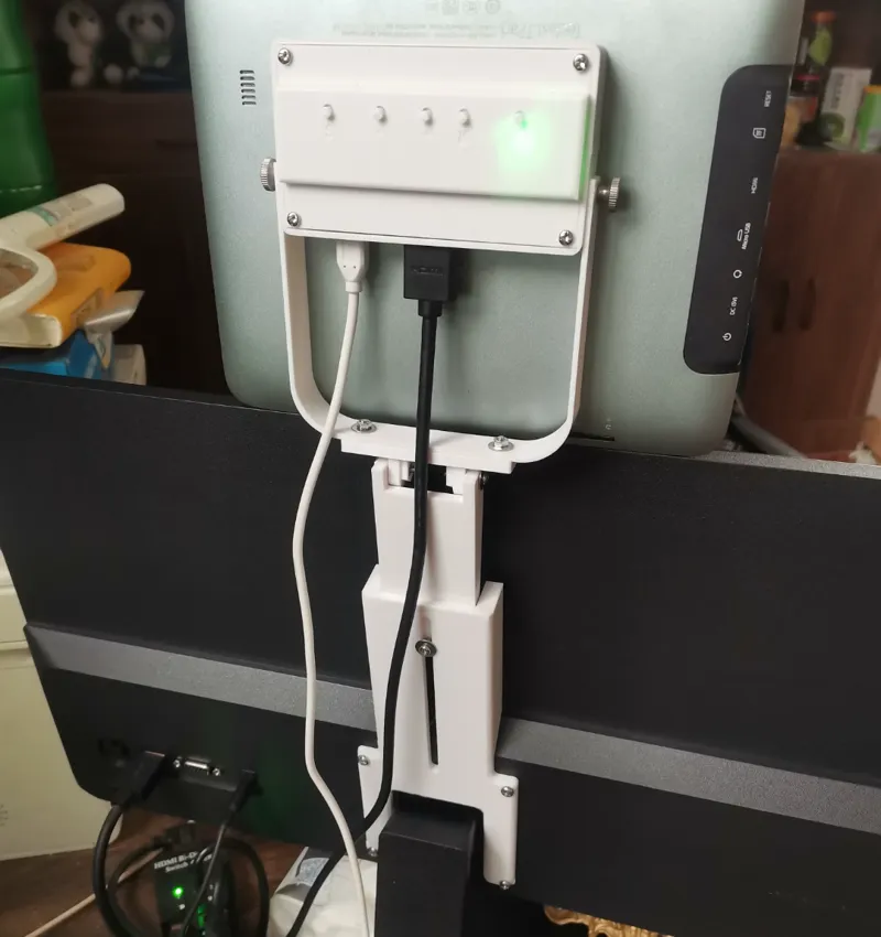 显示器加装伸缩支架Install telescopic bracket on the monitor