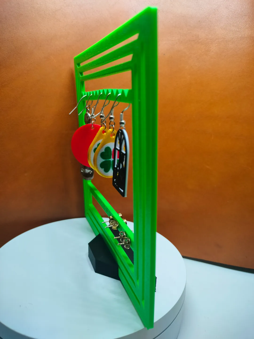 Geometry stand for earrings view 2