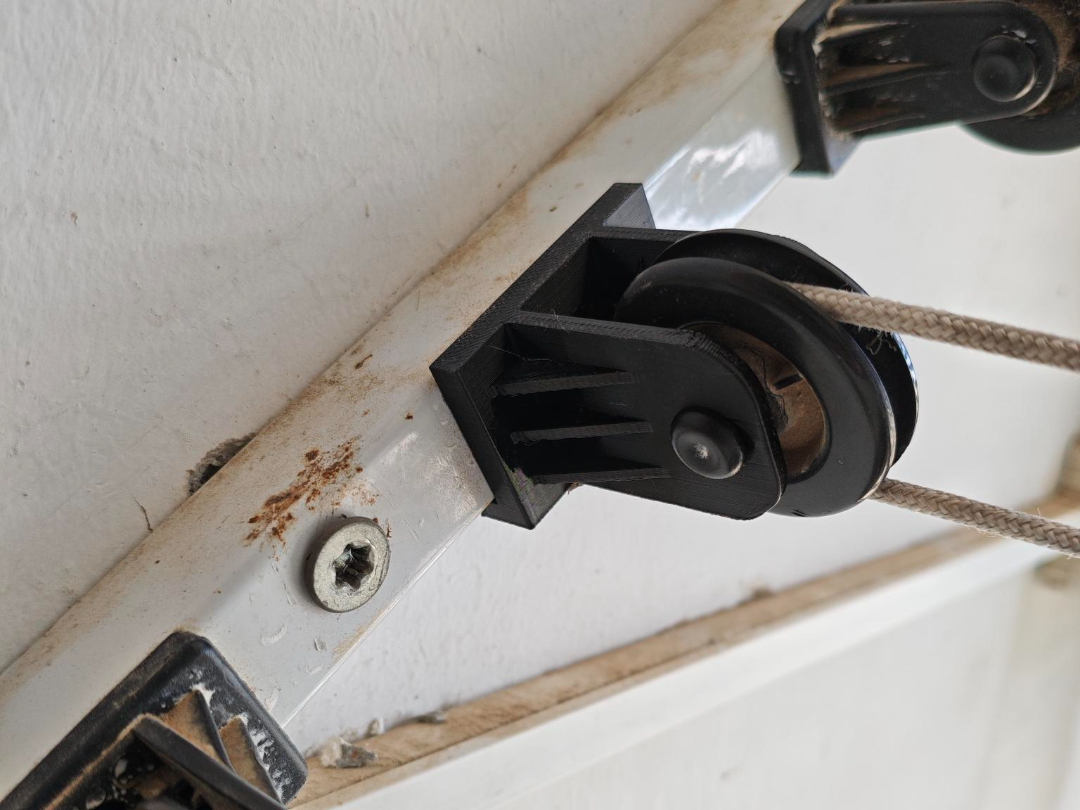 bracket for wall-mounted clothesline