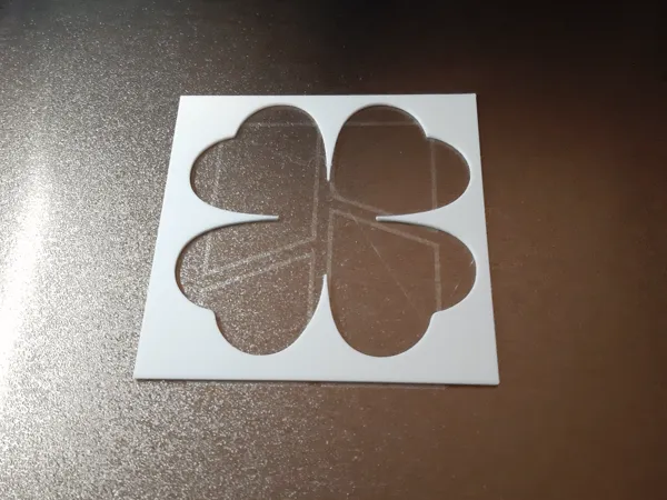 Pochoir trèfle à quatre feuilles