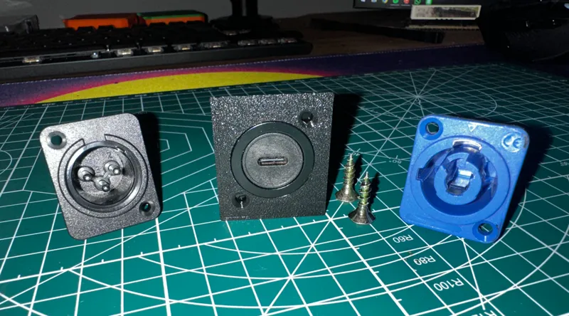 Buchsenhalterung für XLR, PowerCon, DMX & USB-C