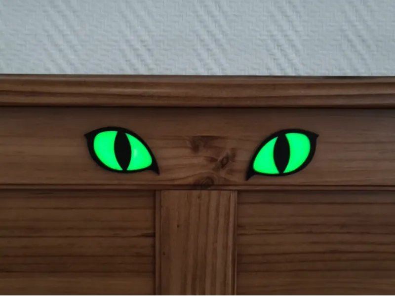 2 Sets of Cat's eyes - Great Glow in the Dark