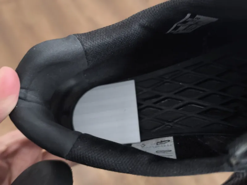 Heel wedges for cycling