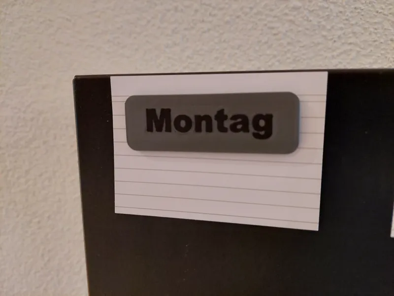 Magnetic weekday signs (English version available)