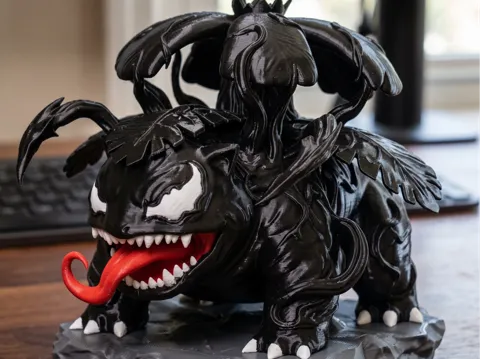 Letrero o emblema decorativo: Venomized Venusaur — referencia de MakerWorld