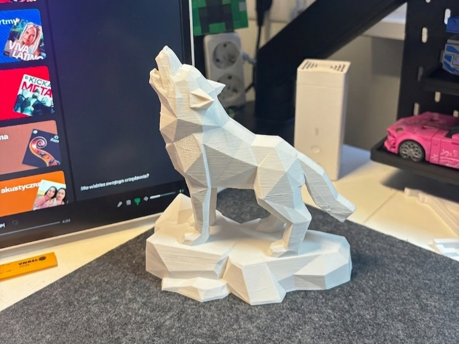 Low-Poly Howling Wolf | Modern Art Sculpture