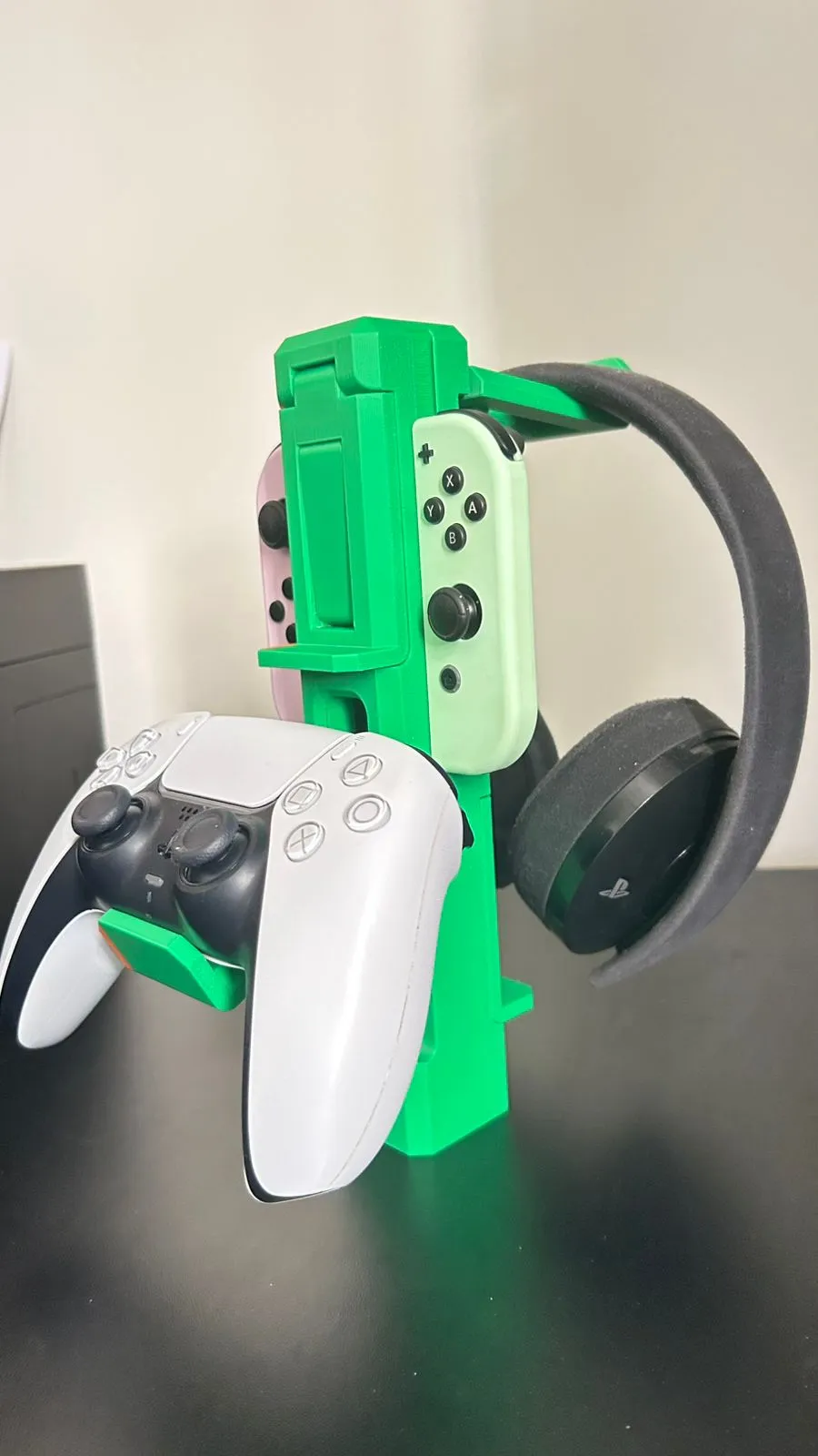 Controller and headset holder - Free 3D Print Model - MakerWorld