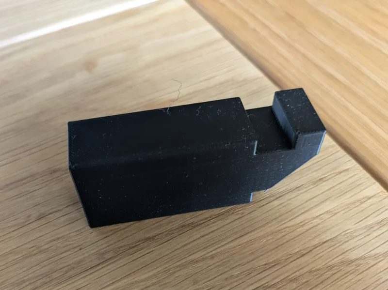 Connector profile for Natural 20 gaming table