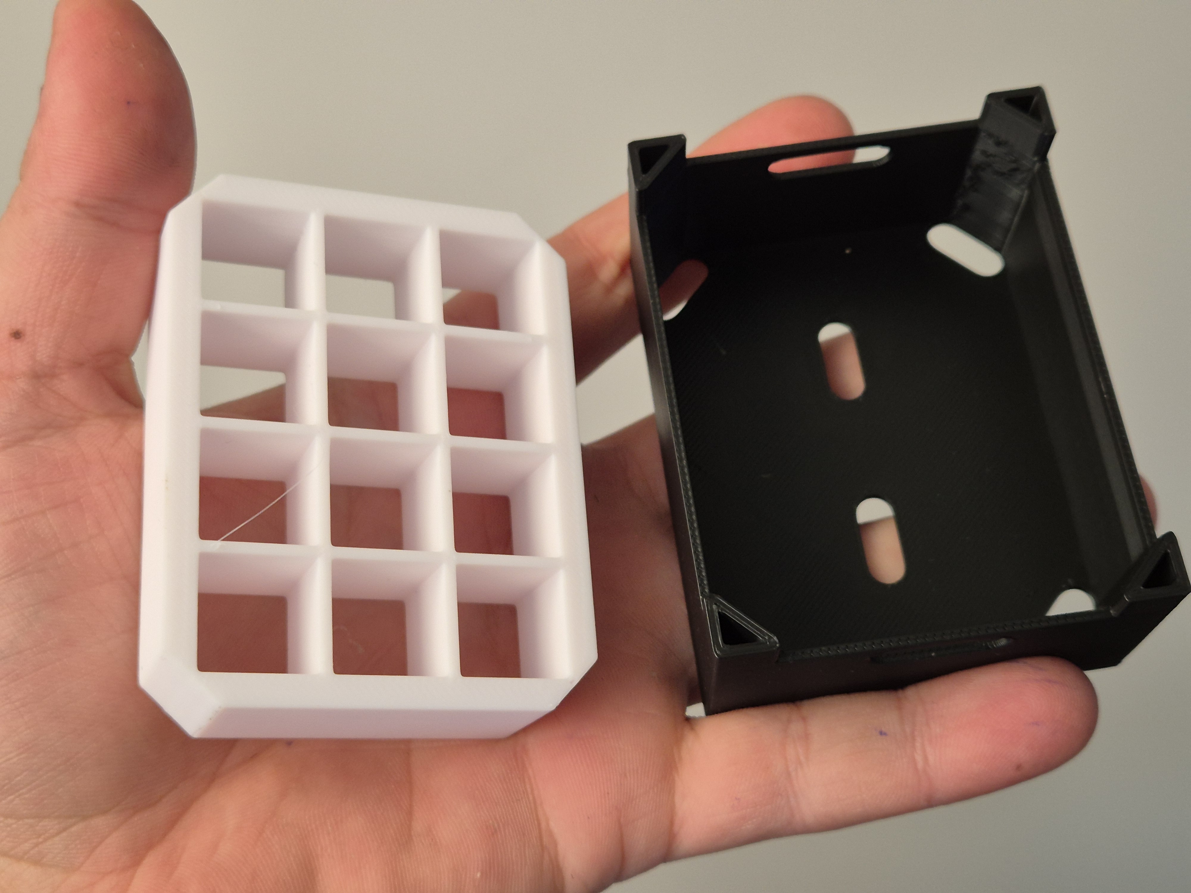 Miniatura 2 do modelo 3D Battery Storage Crate