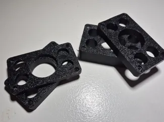 Distans block for shimming