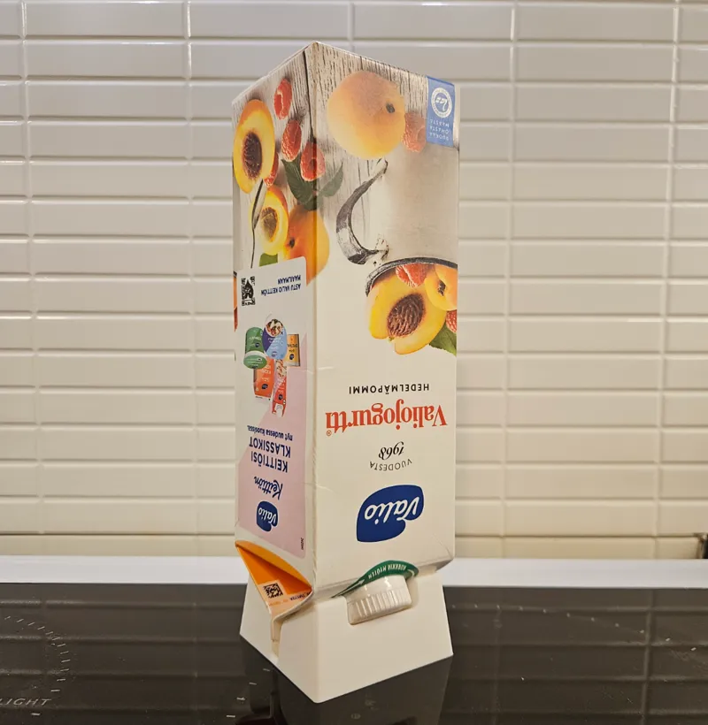 Yoghurt carton holder