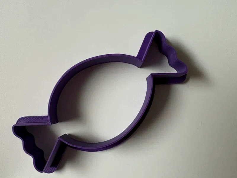 Wrapped Candy Cookie Cutter (outline)