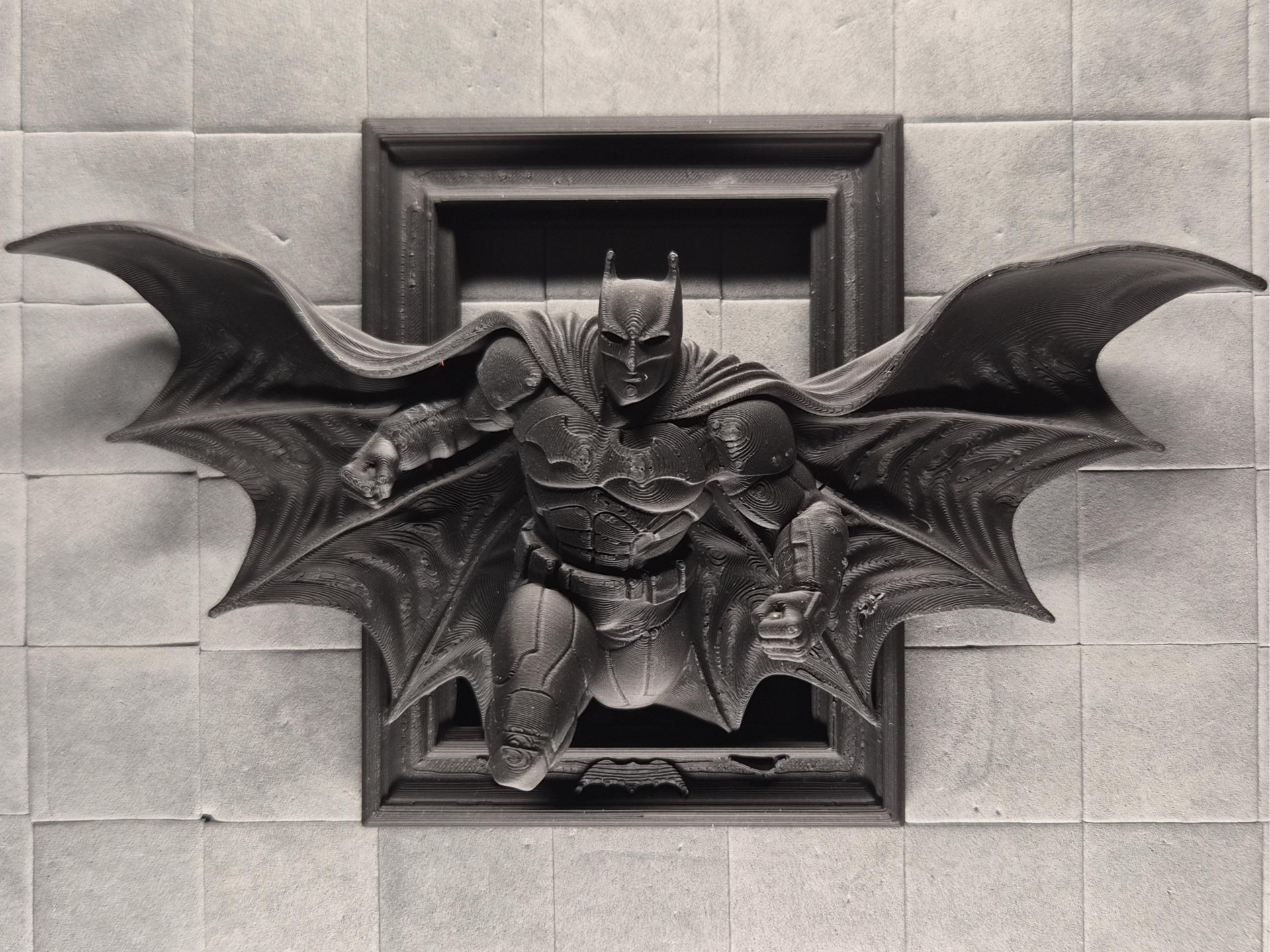 Out of the Frame – Batman Shadow | Keyhole Hanger