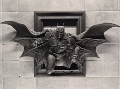 Out of the Frame – Batman Shadow | Keyhole Hanger