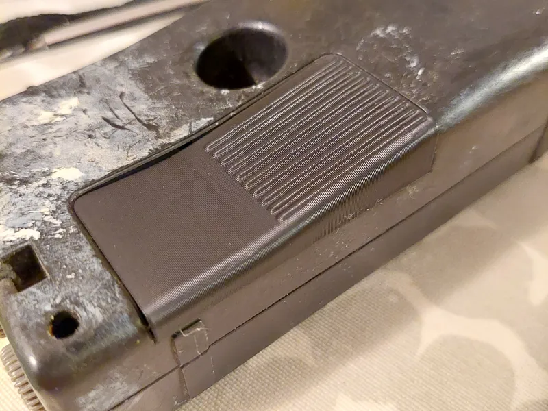 Battery cover for generic self-powered radio