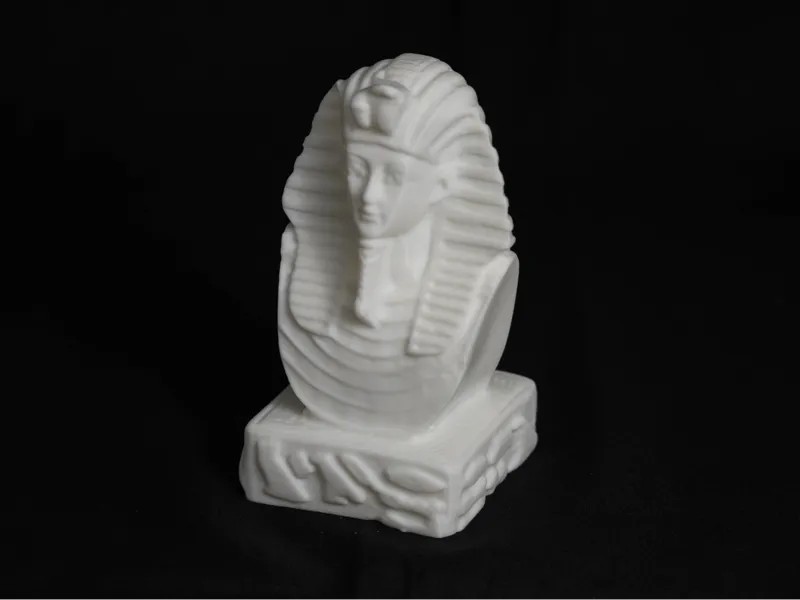 Tutankhamun statue